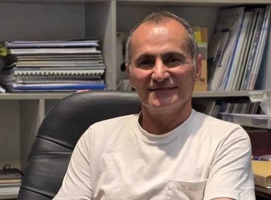 ادبیات سفارشی قلم نویسنده را تنزل می‌دهد