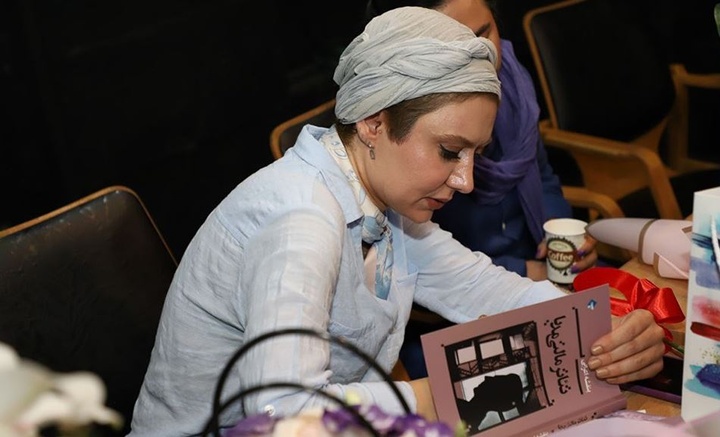 دینم به جامعه هنری را با «تئاتر مالتی مدیا»  ادا کردم