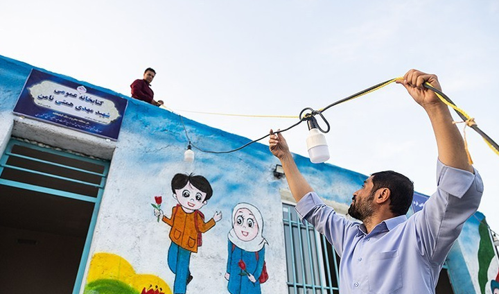 کتابخانه‌ای که ۵۶ روزه ساخته شد/ گرمای کتاب در دست کودکان «گرو»