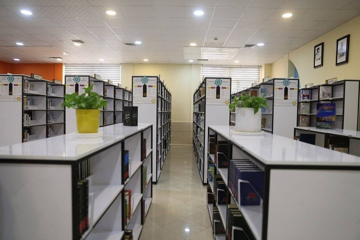 همیشه چراغی در کتابخانه‌ها روشن است