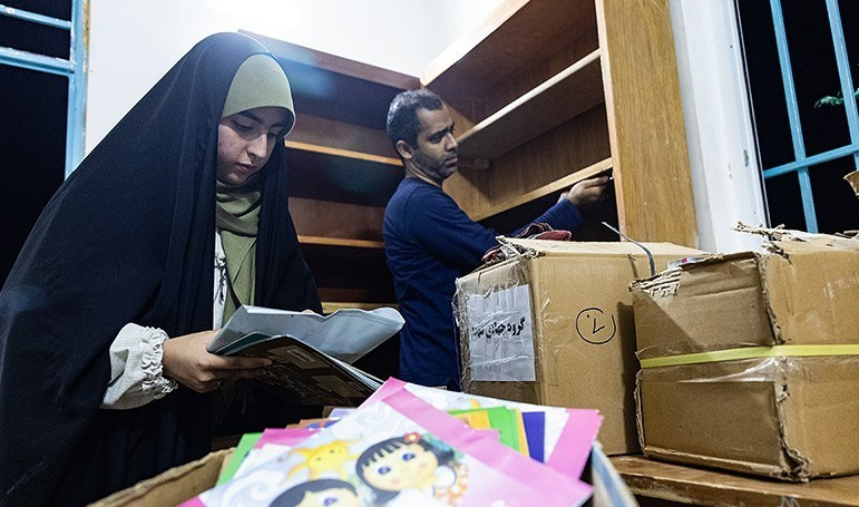 کتابخانهای که ۵۶ روزه ساخته شد/ گرمای کتاب در دست کودکان «گرو»