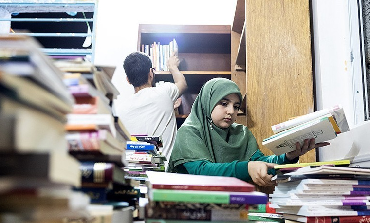 کتابخانهای که ۵۶ روزه ساخته شد/ گرمای کتاب در دست کودکان «گرو»