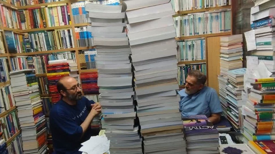 روایتی از نیم قرن فعالیت در کتاب فروشی «فیض» در قم