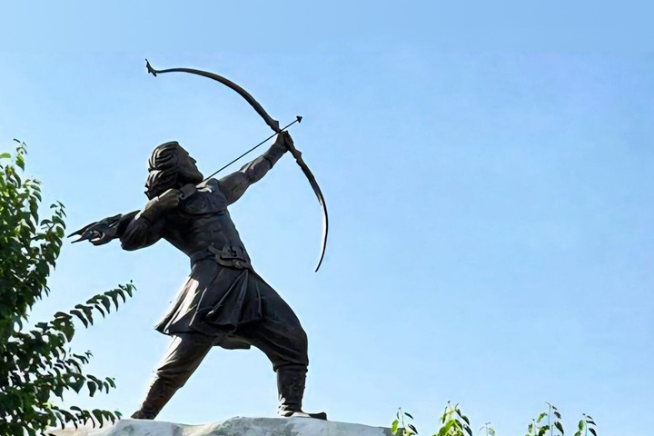 جان ِخود در تیر کرد آرش