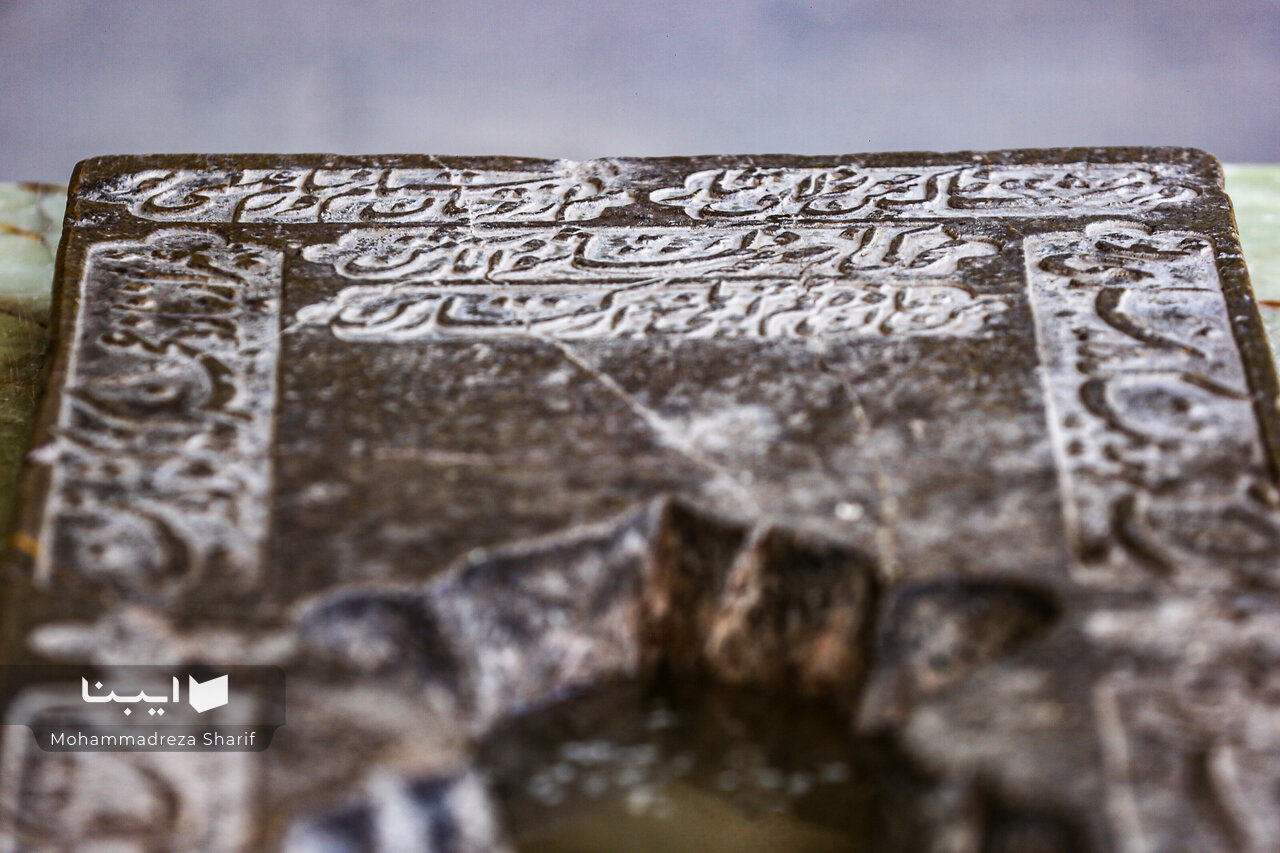 گشت و گذار در آرامگاه شاعری که قبرش ۸۰ سال مخفی بود