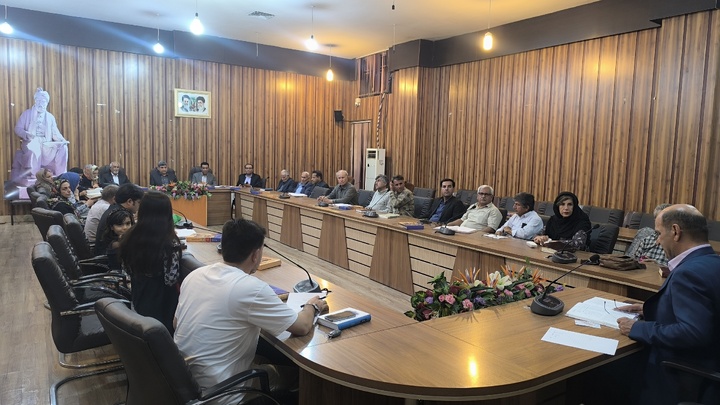 شاهنامه‌ باید به نهادهای رسمی راه یابد