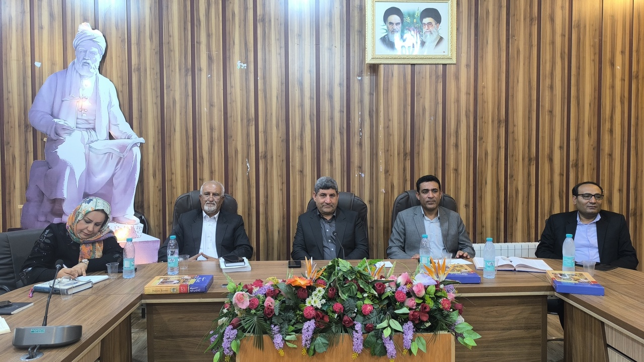 شاهنامه باید به نهادهای رسمی راه یابد