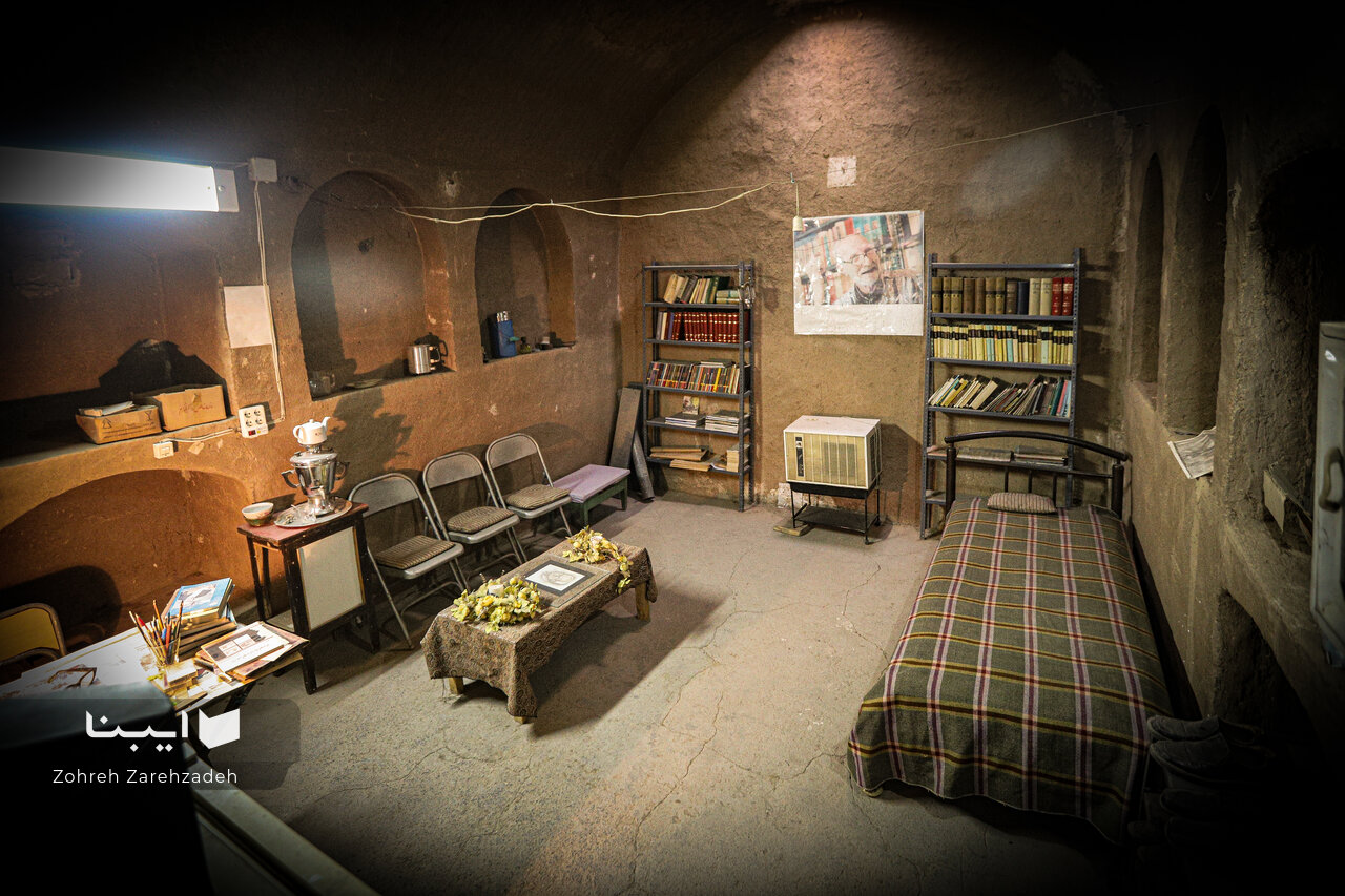 «ماهی سیاه کوچولو» آخرین کتاب روی میز آذریزدی/ ماجرای «آذرکولا»