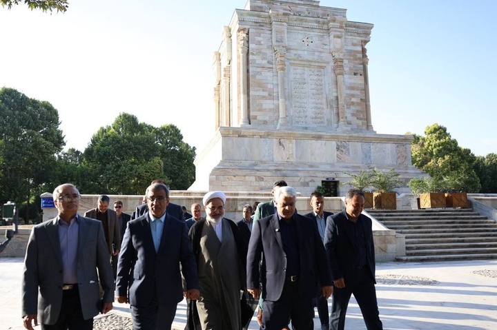 حضور استاندار خراسان‌رضوی در آرامگاه فردوسی/ دستور فعالیت مجدد شورای احیای توس