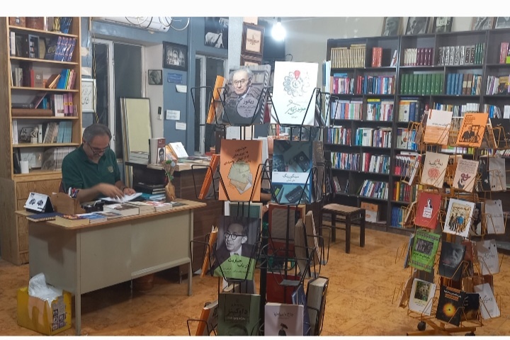 کتابفروشی «طلوع»؛ تنها بازمانده قدیمیهای اراک