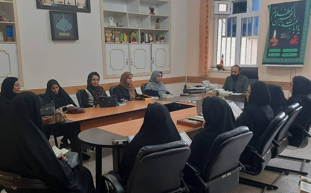 ویژهبرنامه یاران باران در گناباد/ جمعخوانی کتاب در مهولات