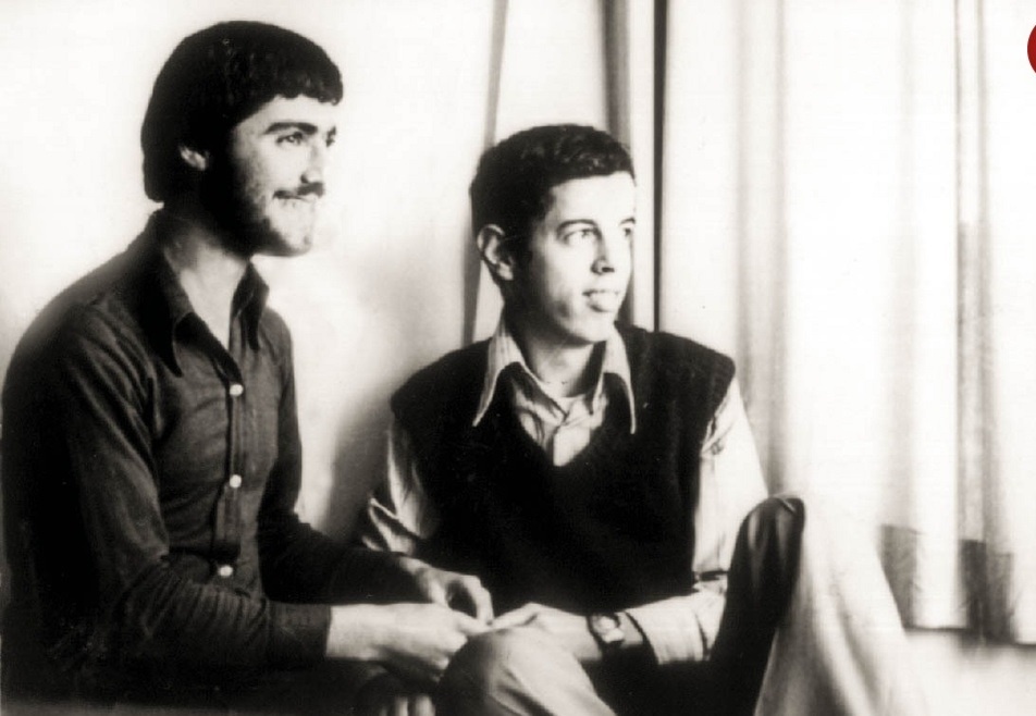 تصویری از شهید حسن باقری در ایام حضورش در روزنامه جمهوری اسلامی