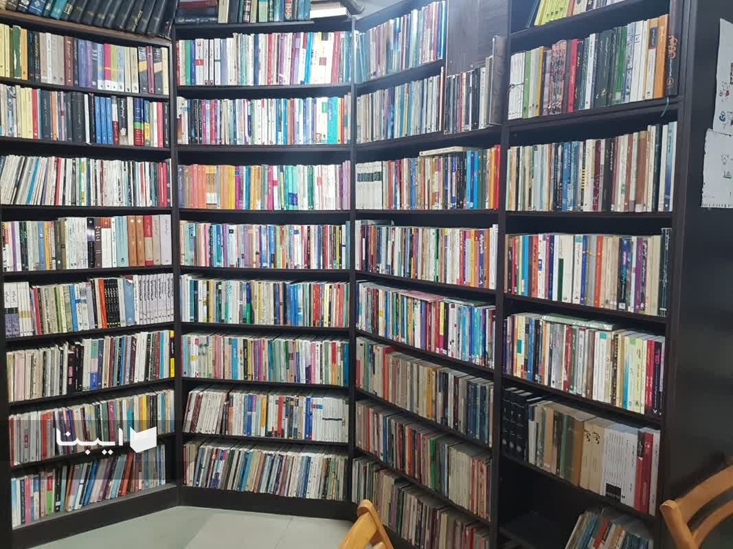 «هجران» و ۳ دهه میزبانی از کتابخوانهای کرج/ اینجا قفسهها حرف میزنند!