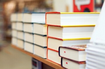 ۶۰ درصد مولفان یزدی آثار خود را به ناشران تهرانی می‌سپارند/ کیفیت پخش انتشارات بومی مناسب نیست