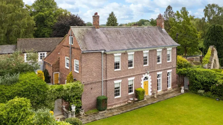 محل خلق آلیس در سرزمین عجایب فروخته می‌شود