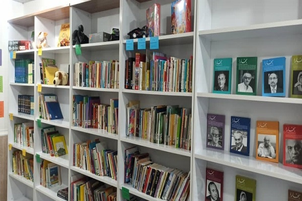 کتابخانه «سهموی شمالی»؛ بی‌پناه در جوار صنعت نفت و گاز/ پتروشیمی‌ها همکاری نکردند