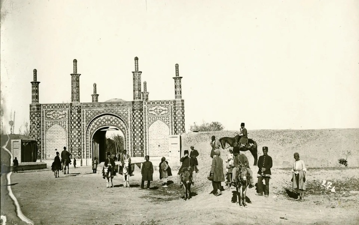 دروازه قزوین در اواخر قرن نوزدهم