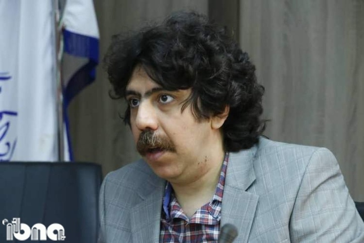 با ادگار آلن پو و صادق هدایت نویسنده شدم