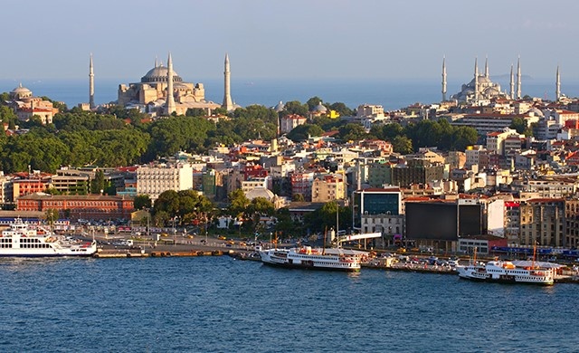 تور ترکیبی یا تور تک مقصدی؟ مقایسه تور استانبول با آنتالیا