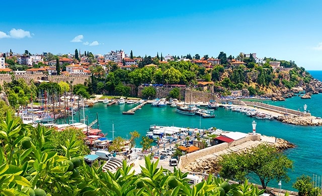 تور ترکیبی یا تور تک مقصدی؟ مقایسه تور استانبول با آنتالیا