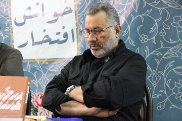 ادبیات اردوگاهی، ادبیات تعلیمی،تربیتی و حماسی است