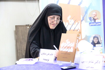 ادبیات اردوگاهی، ادبیات تعلیمی،تربیتی و حماسی است