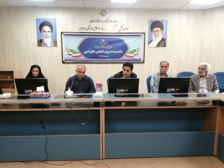 انجمن‌های ادبی زمینه ورود افراد تازه‌نفس و تولیدات جدید را فراهم کنند