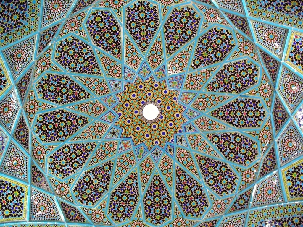 این سخن را به گوش دگر شنو