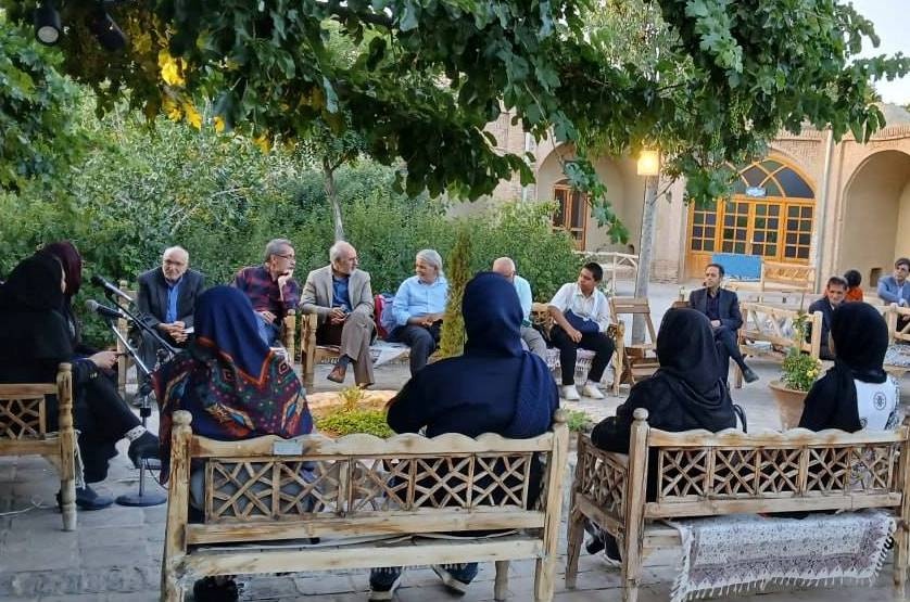 شبشعر «ایستاده برای ایران» در تربتحیدریه/ رونمایی از کتاب در نیشابور