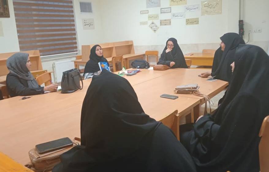 شبشعر «ایستاده برای ایران» در تربتحیدریه/ رونمایی از کتاب در نیشابور