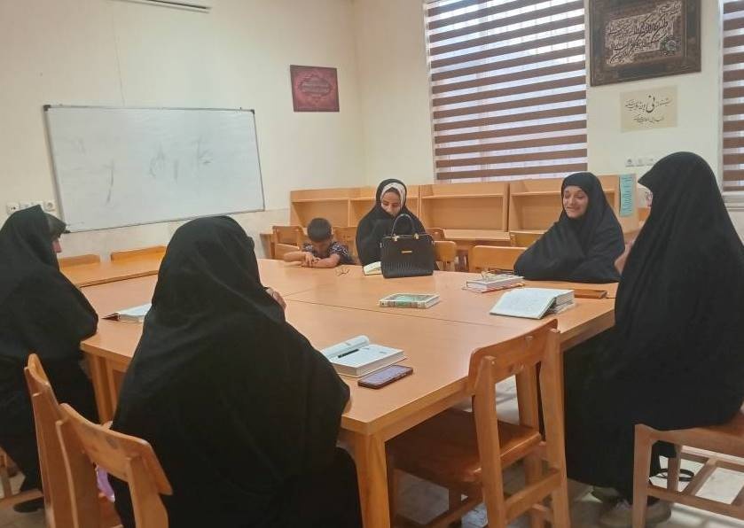 شبشعر «ایستاده برای ایران» در تربتحیدریه/ رونمایی از کتاب در نیشابور