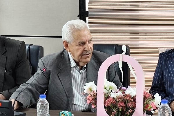 مجموعه شعر «وطن» در ایلام منتشر شد