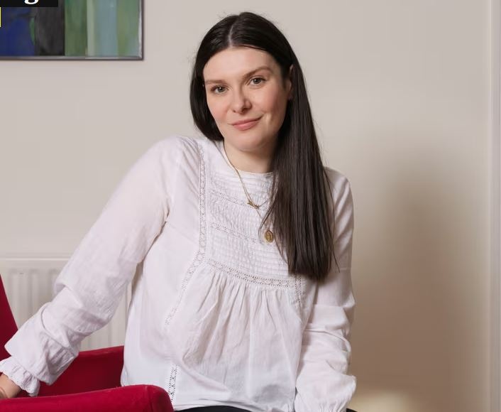 نوشتن از زنان جوان، بی‌قرار، نامطمئن و بی‌میل به زندگی سنتی