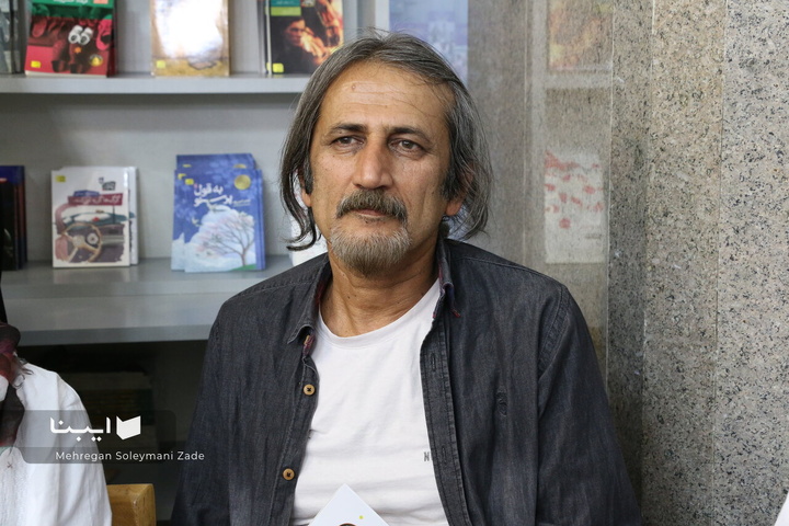 با کودکیِ حافظ و سعدی شوخی کرده‌ام