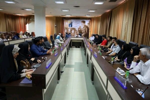 ادبیات شفاهی در مقابل ادبیات رسمی و مکتوب قرار دارد