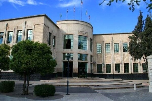 رونمایی از کتاب «از بلدیه تا شهرداری» و سند ۱۱۸ ساله در شیراز