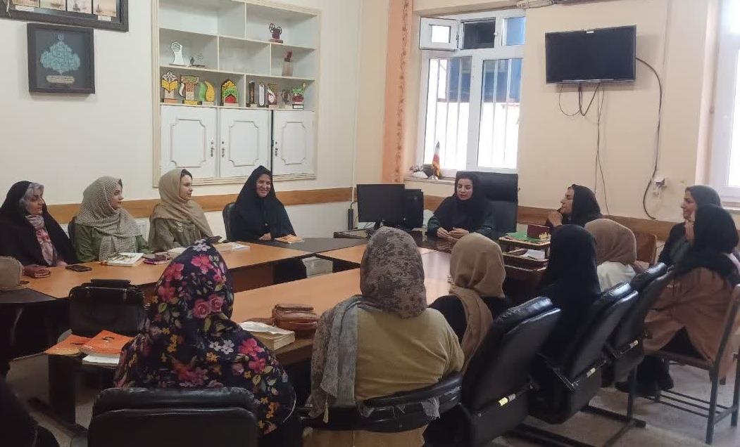 از پاتوق کتاب در سبزوار تا جلسه تفسیر غزلیات حافظ در بیدخت