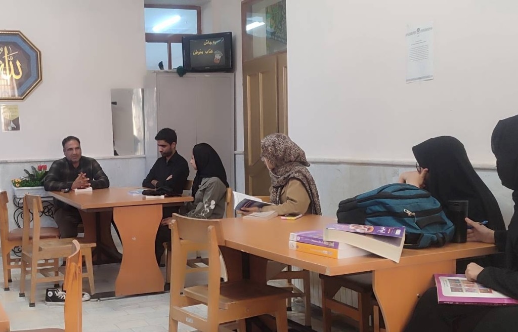 از پاتوق کتاب در سبزوار تا جلسه تفسیر غزلیات حافظ در بیدخت