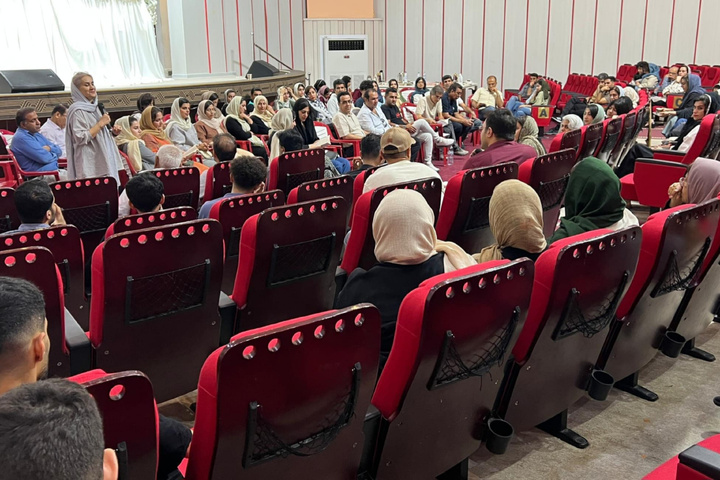 رمان «آشیانه اشراف» در بستک نقد شد