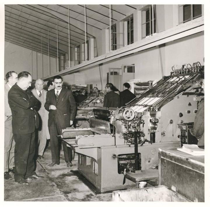 بازدید جهانشاه صالح از مرکز انتشارات دانشگاه تهران در دهه ۴۰