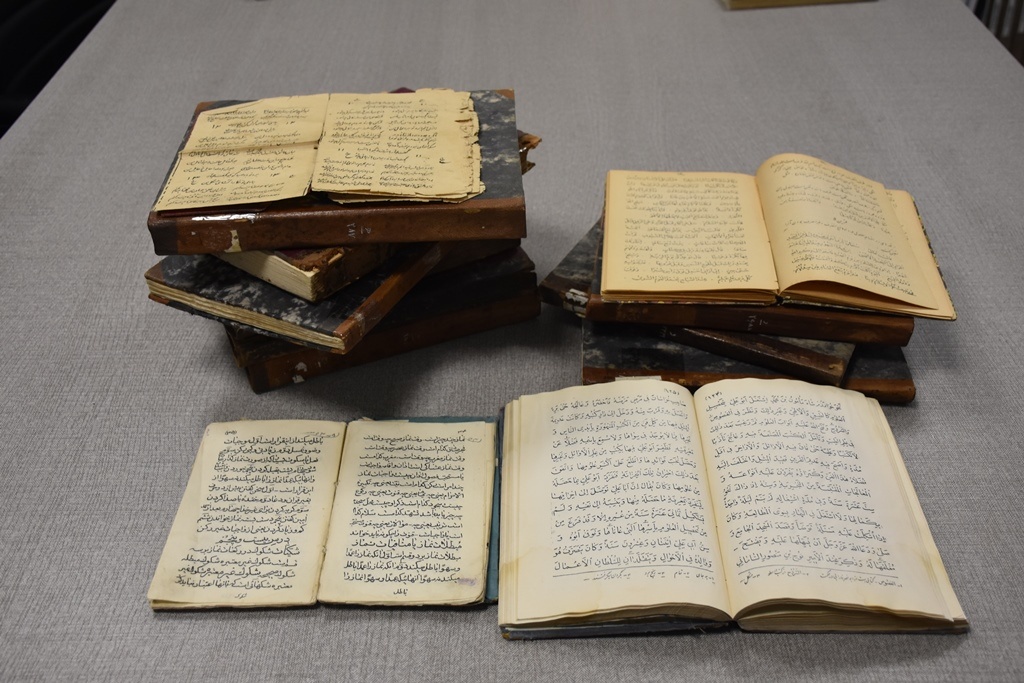 ۳۱ نسخه کتاب چاپ سنگی و سربی به کتابخانه امام خمینی (ره) مشهد اهدا شد