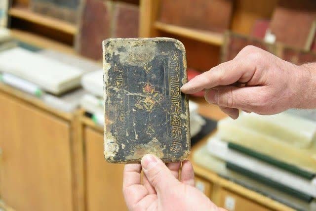 نمایشگاه مکتوبات صدگانه به‌ مناسبت همایش بزرگ شاعران ایران