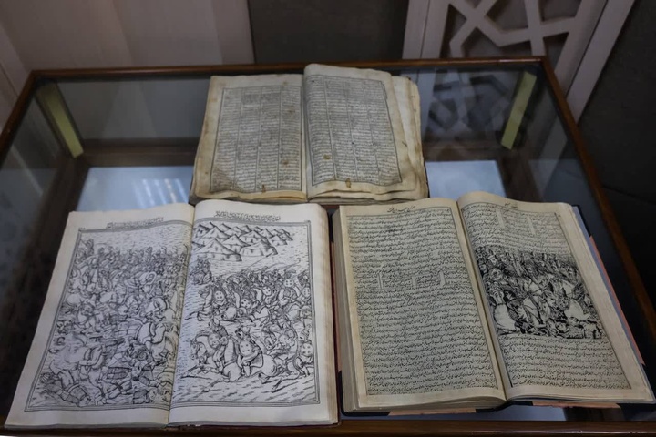 تصویری از ۳ کتاب چاپ سنگی با موضوع عاشورا