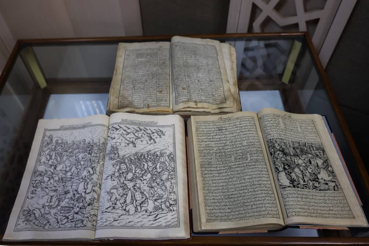 تصویری از ۳ کتاب چاپ سنگی با موضوع عاشورا