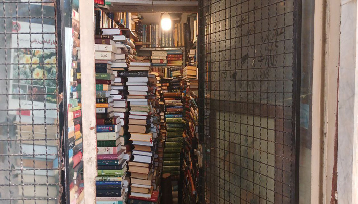 ستونهایی از جنس کتاب در کتابفروشی مازندرانی/ پاتوق ادبا و فلاسفه گرگان کجا بود؟