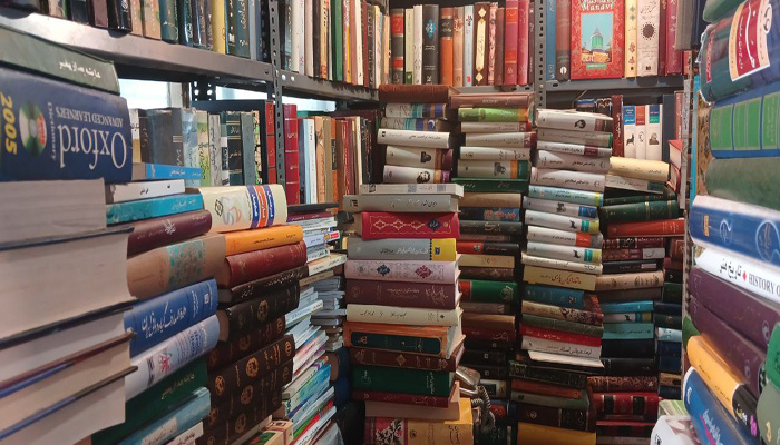 ستونهایی از جنس کتاب در کتابفروشی مازندرانی/ پاتوق ادبا و فلاسفه گرگان کجا بود؟