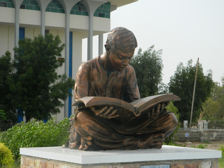 فلسفه، نه دانستن، که پرسش‌گری است