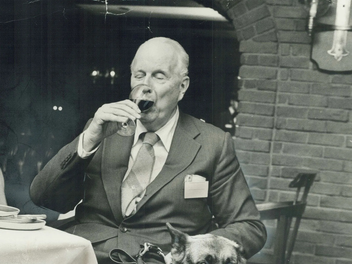 کتابی که واقعی نبود، اما حقیقتی عمیق ساخت