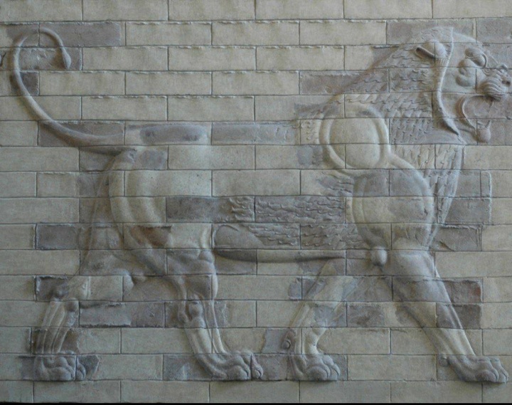 نقش شیر کاخ آپادانای شوش