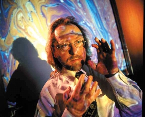 فلسفه، نه دانستن، که پرسش‌گری است